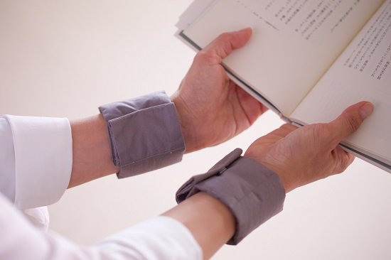 羽毛リストウォーマー